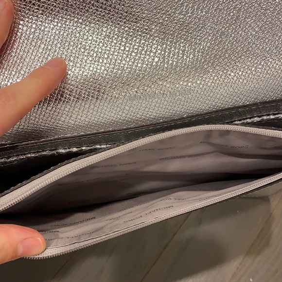 Michael Kors crossbody bag - Picture 8 of 9